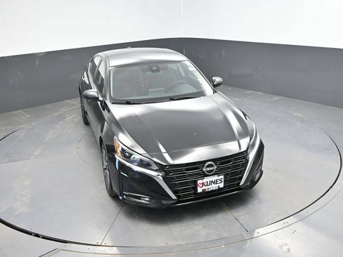 Used 2025 Nissan Altima 2.5 SV FWD image 24
