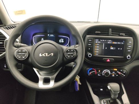 Used 2025 Kia Soul LX image 22