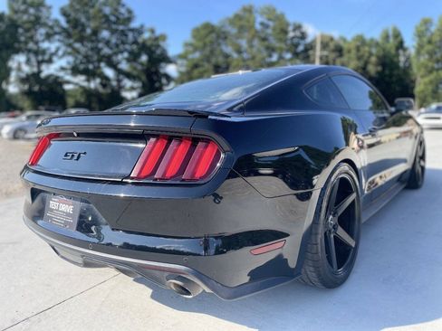 Used 2016 Ford Mustang GT Premium w/ Black Accent Package RWD image 7