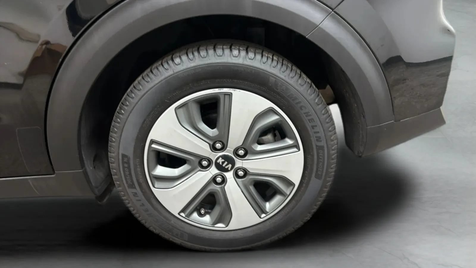 Used 2020 Kia Niro LX FWD image 26