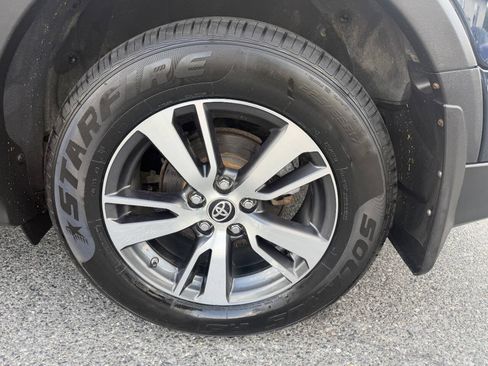Used 2018 Toyota RAV4 XLE AWD/4WD image 13