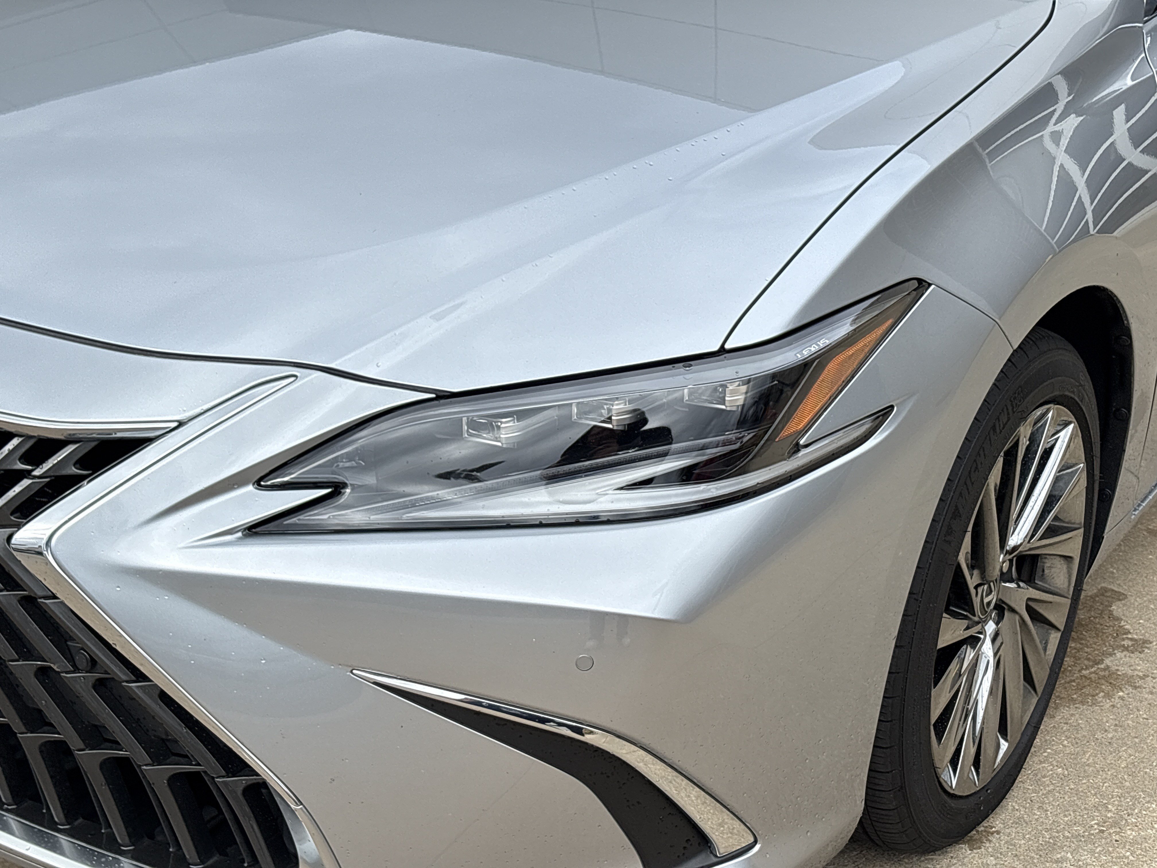 Used 2025 Lexus ES 350 Ultra Luxury w/ Accessory Package (Z2) FWD image 6