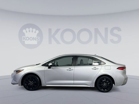Used 2022 Toyota Corolla LE image 2