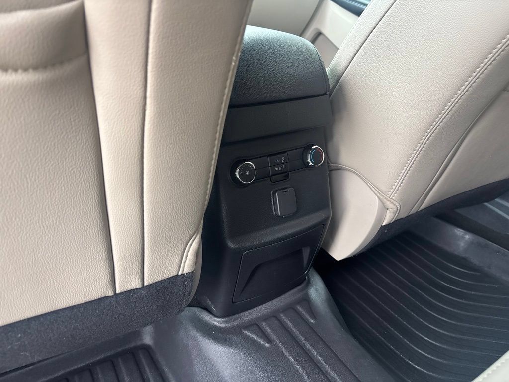 Used 2018 Ford Explorer XLT w/ Equipment Group 202A FWD image 26