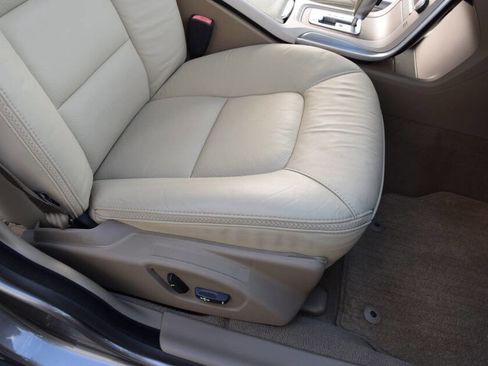 Used 2011 Volvo XC70 3.2 w/ Premium Pkg image 51