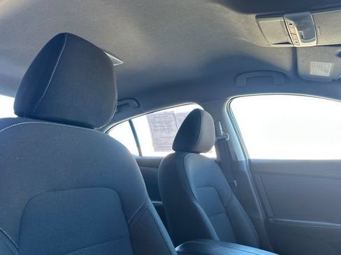 Certified 2025 Nissan Sentra S FWD image 18
