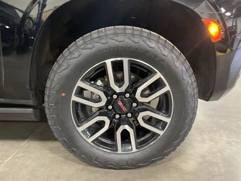 Used 2024 GMC Yukon XL AT4 w/ AT4 Premium Plus Package image 33