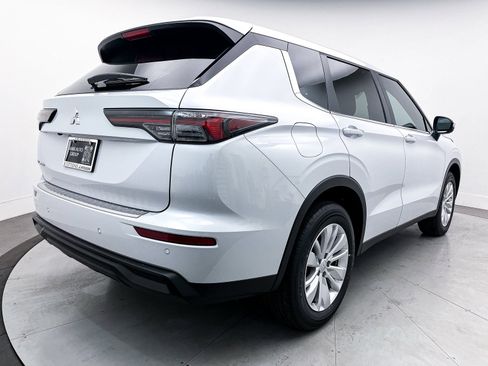 New 2025 Mitsubishi Outlander ES image 7