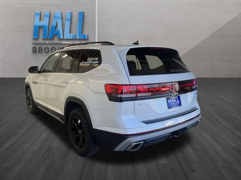 New 2026 Volkswagen Atlas Peak Edition image 3