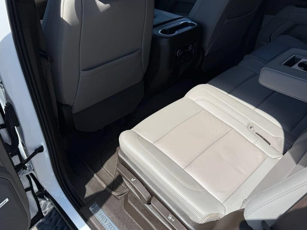 Used 2021 Chevrolet Tahoe Z71 w/ Luxury Package AWD/4WD image 20