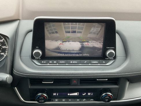 Used 2023 Nissan Rogue SV image 14