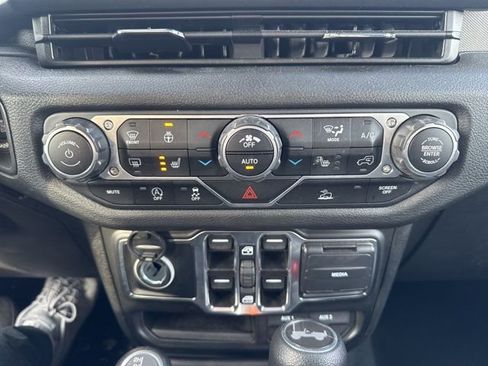 Used 2024 Jeep Wrangler Sport S image 18