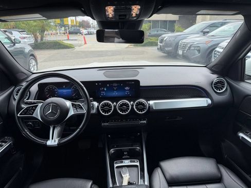 Used 2025 Mercedes-Benz GLB 250 4MATIC image 35