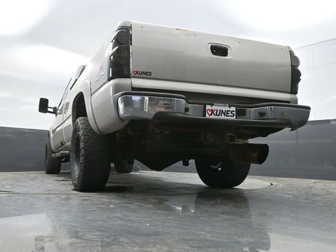 Used 2006 Chevrolet Silverado 3500 LT w/ Heavy-Duty Power Package AWD/4WD image 40