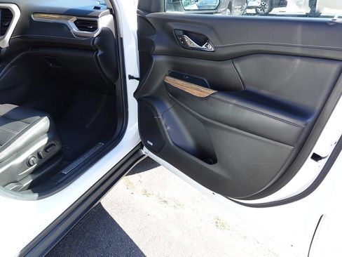 Used 2019 GMC Acadia Denali w/ Technology Package FWD image 32