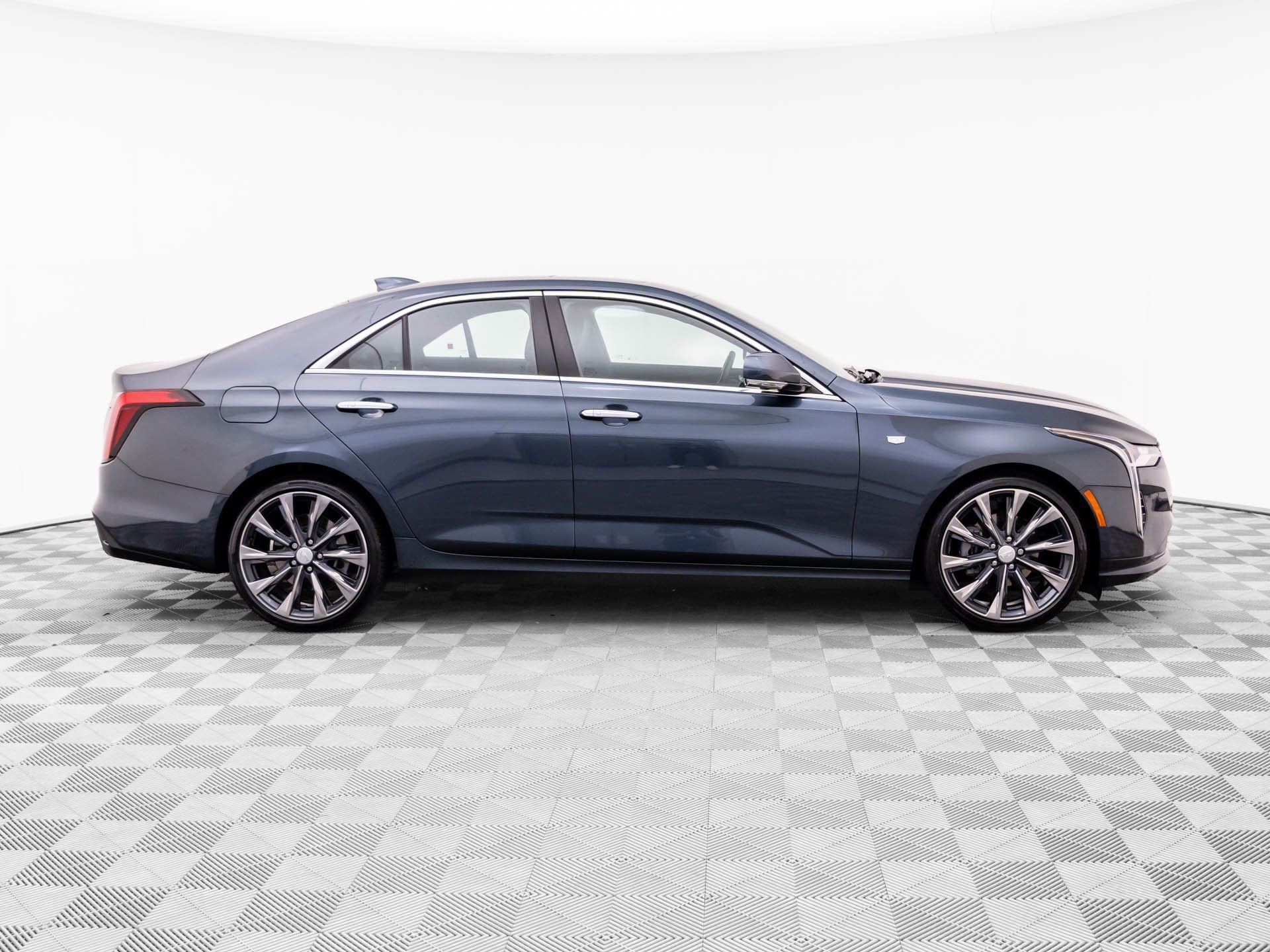 Used 2022 Cadillac CT4 Premium Luxury RWD image 6