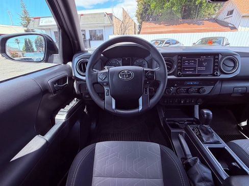 Used 2021 Toyota Tacoma TRD Off-Road w/ Technology Package AWD/4WD image 29