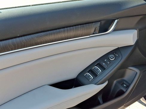 Used 2020 Honda Accord EX image 12