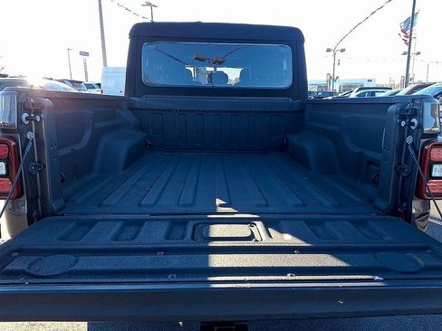 Used 2021 Jeep Gladiator Overland AWD/4WD image 29