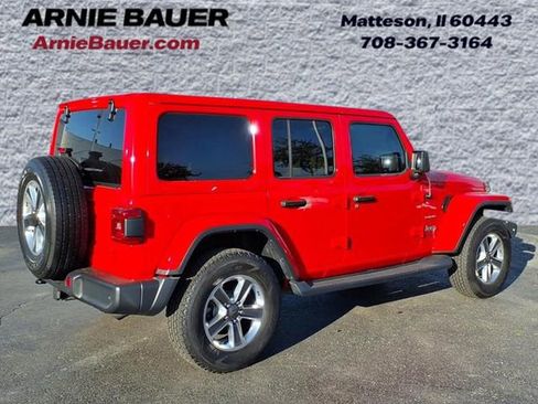Used 2018 Jeep Wrangler Unlimited Sahara AWD/4WD image 6