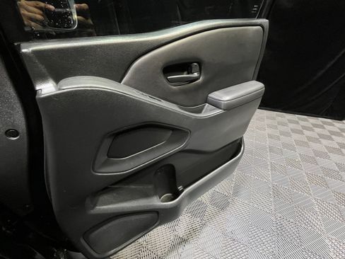 Certified 2022 Nissan Frontier S image 16