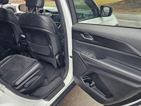 Used 2023 Jeep Grand Cherokee L Laredo image 20