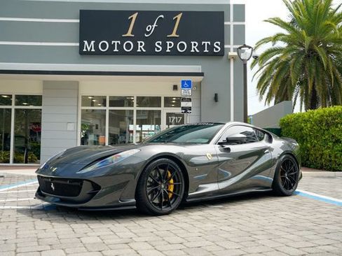 Used 2020 Ferrari 812 Superfast RWD image 1