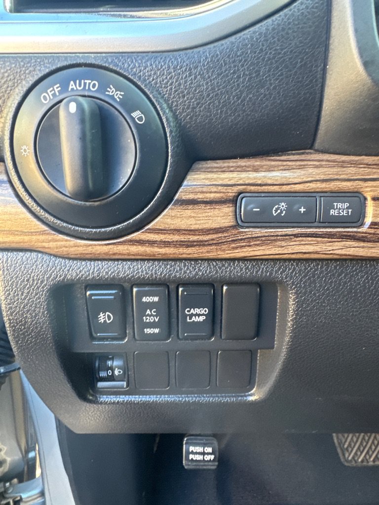 Used 2017 Nissan Titan SL RWD image 15