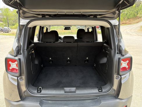 Used 2021 Jeep Renegade Latitude FWD image 18