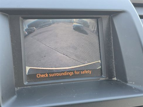 Used 2010 Toyota Highlander SE image 23