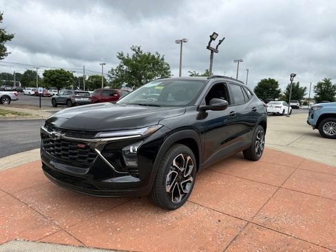 New 2026 Chevrolet Trax RS w/ Driver Confidence Package FWD image 3
