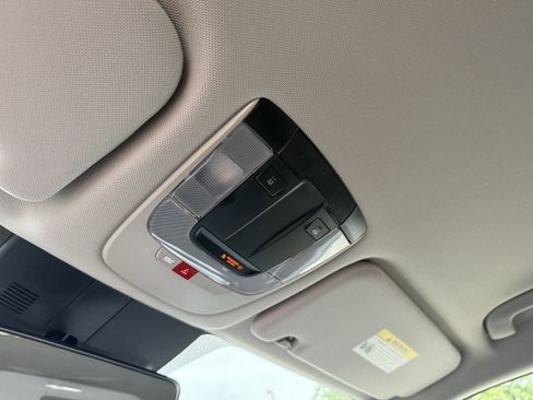 New 2025 Kia Sorento LX image 18