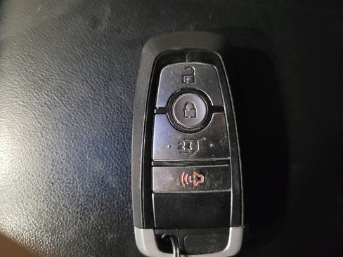 Used 2022 Ford Explorer XLT w/ Class IV Trailer Tow Package image 32