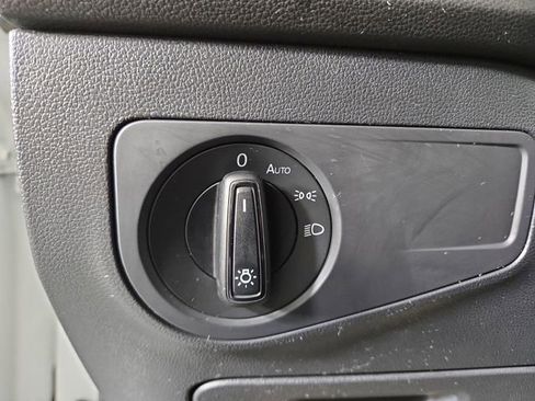 Used 2021 Volkswagen Tiguan S image 26