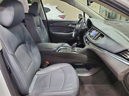 Used 2020 Buick Enclave Essence image 13