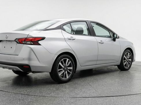 Used 2025 Nissan Versa SV image 9