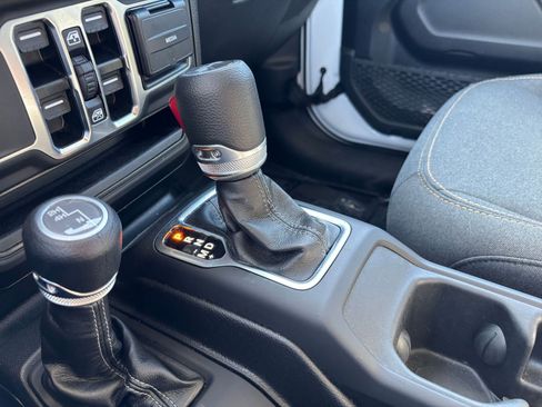 Used 2025 Jeep Wrangler Sport S image 40