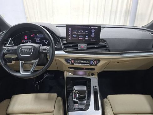 Used 2025 Audi Q5 2.0T Premium w/ Convenience Plus Package AWD/4WD image 4