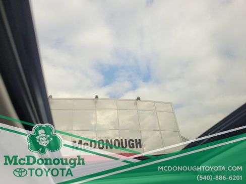 Certified 2024 Toyota Sienna XLE image 28