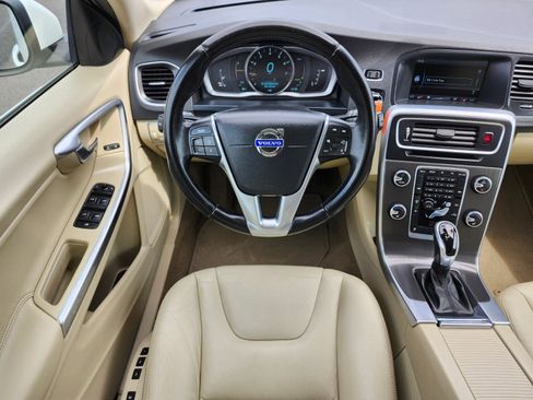 Used 2015 Volvo V60 T5 Premier image 13