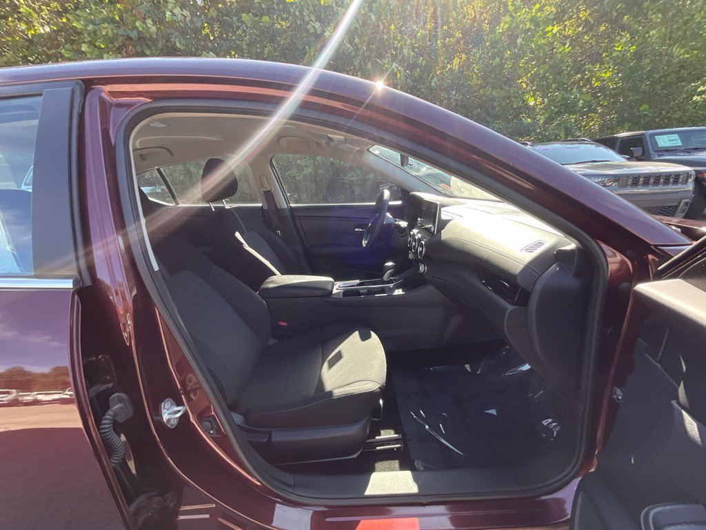Used 2025 Nissan Sentra SV FWD image 22