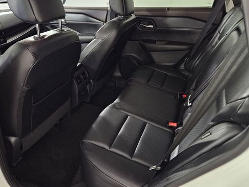 Used 2022 Nissan Rogue SV w/ SV Premium Package image 24