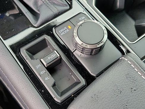 New 2026 Toyota Tundra Limited AWD/4WD image 27