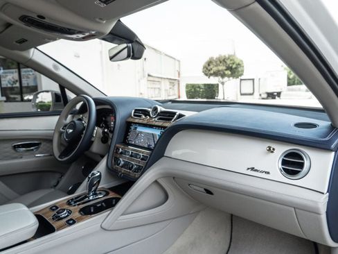 Used 2023 Bentley Bentayga Extended Wheelbase AWD/4WD image 32