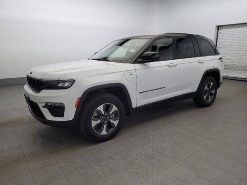 Used 2022 Jeep Grand Cherokee Limited 4xe image 2