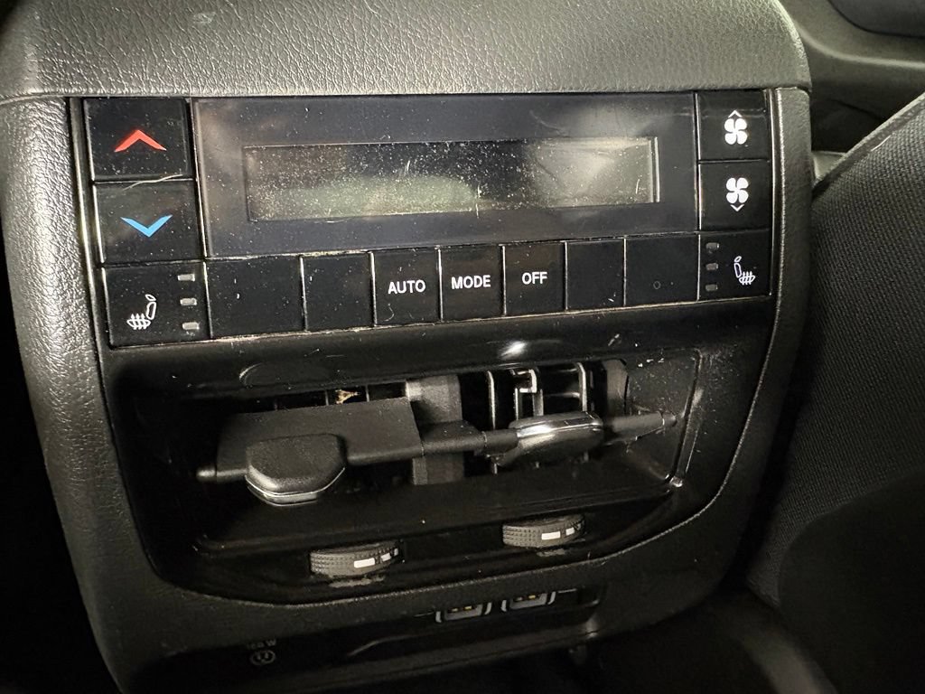 Used 2024 Jeep Grand Cherokee L Limited RWD image 40