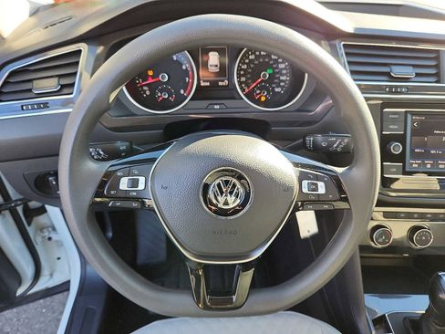 Used 2018 Volkswagen Tiguan S image 18