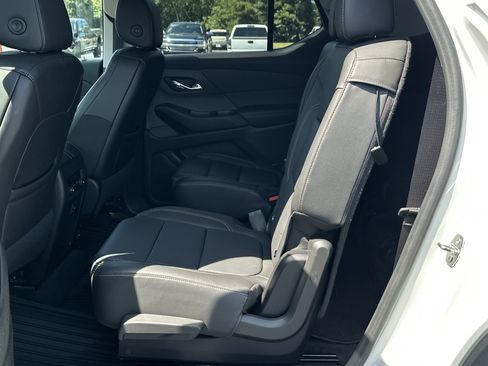Used 2021 Chevrolet Traverse LT FWD image 16