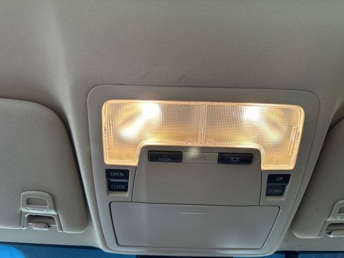 Used 2018 Toyota Avalon XLE Premium image 25