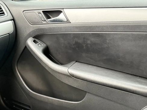 Used 2013 Volkswagen Jetta GLI image 19